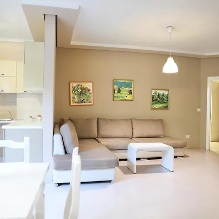 Casa Miel En El Botanico דירה טיראנה