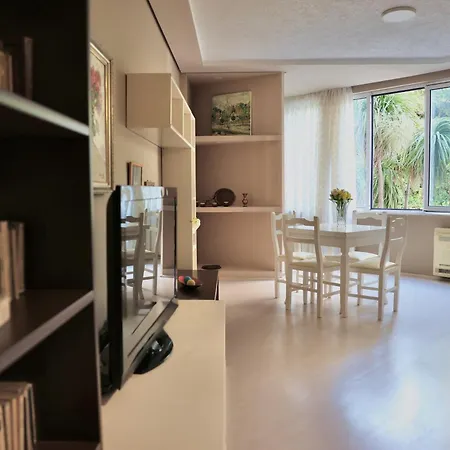 Casa Miel En El Botanico * Tirana